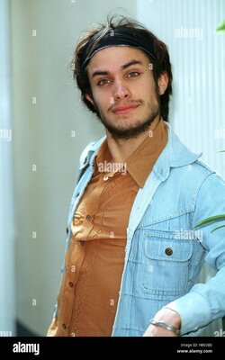 gael-garcia-bernal-amores-perros-18-august-2000-H803B0.jpg