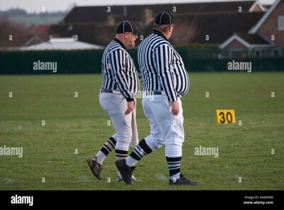 two-large-umpires-at-sheffield-sabres-university-american-football-AA6EWW.jpg